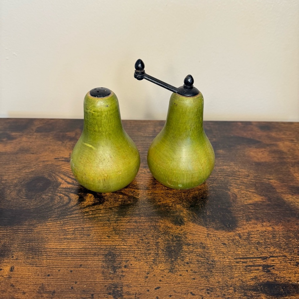 Vintage Wooden Pear Salt & Stainless Steel Pepper Grinder.